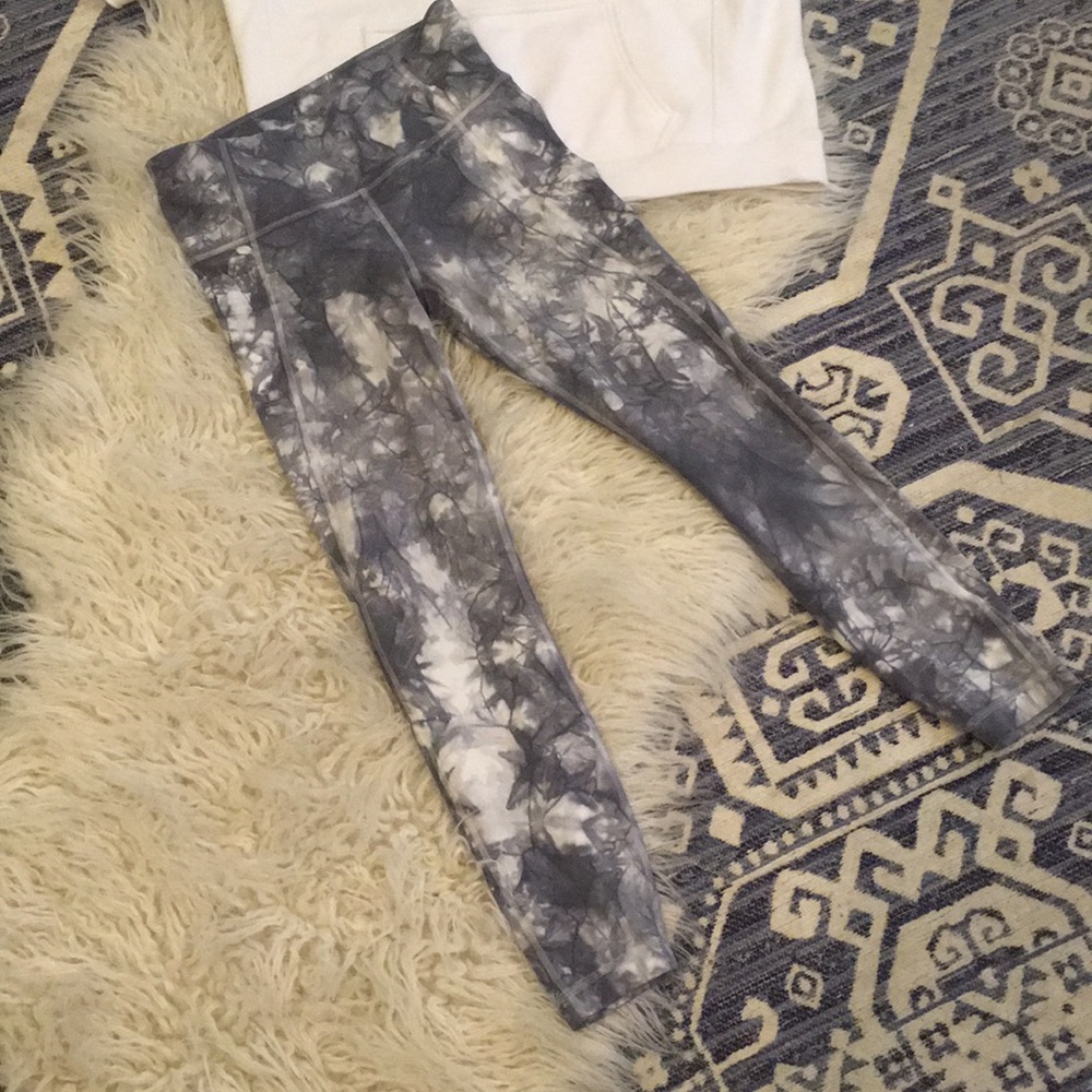 Athleta Gray Tie Dye Crop Leggings